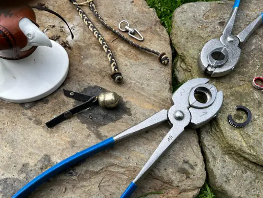 Address ring pliers used for duck ringing